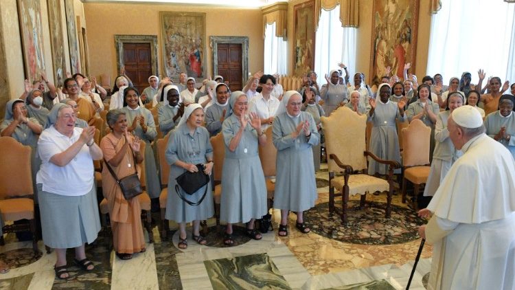 Audiencia y consejos papales para las religiosas canossianas Audiencia y consejos papales para las religiosas canossianas
