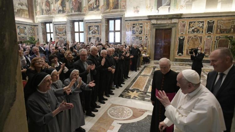 Avivar el fuego de la caridad en el individualismo de hoy, pidió el Papa Avivar el fuego de la caridad en el individualismo de hoy, pidió el Papa