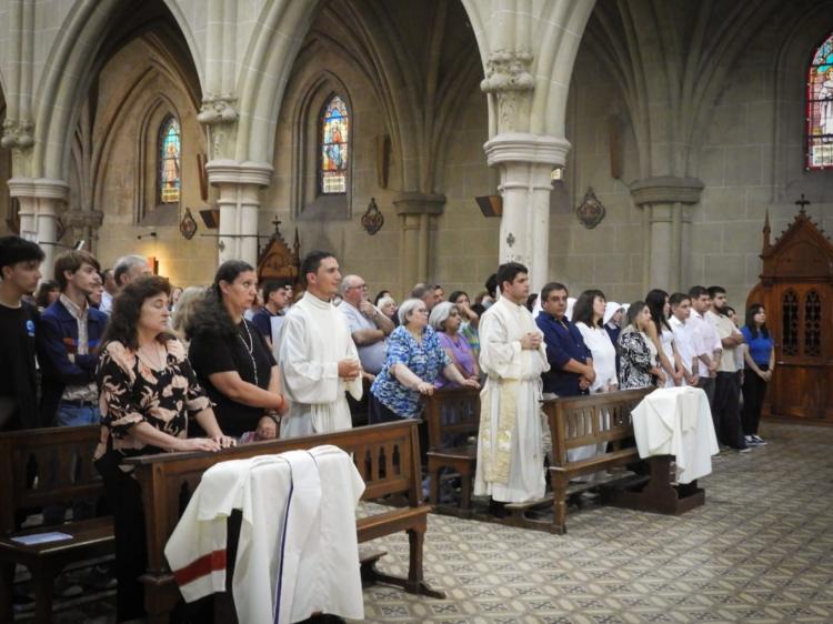Azul celebró la ordenación de un nuevo sacerdote y un nuevo diácono
