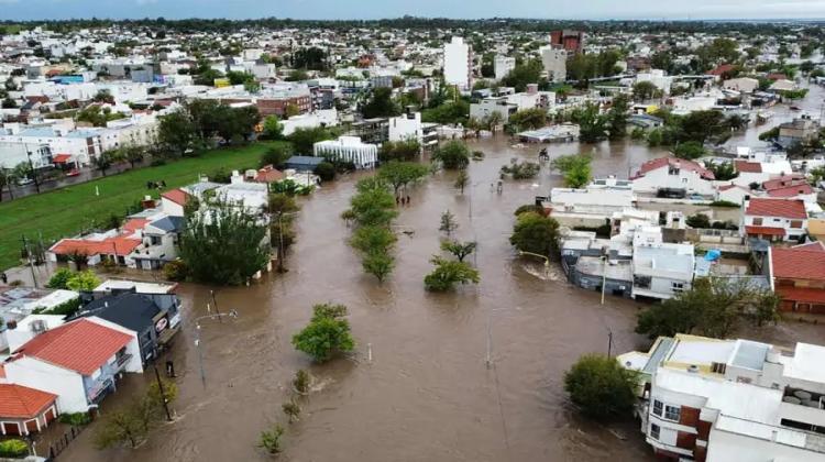 Bahía Blanca: los obispos, junto a los que más sufren las consecuencias del temporal Bahía Blanca: los obispos, junto a los que más sufren las consecuencias del temporal