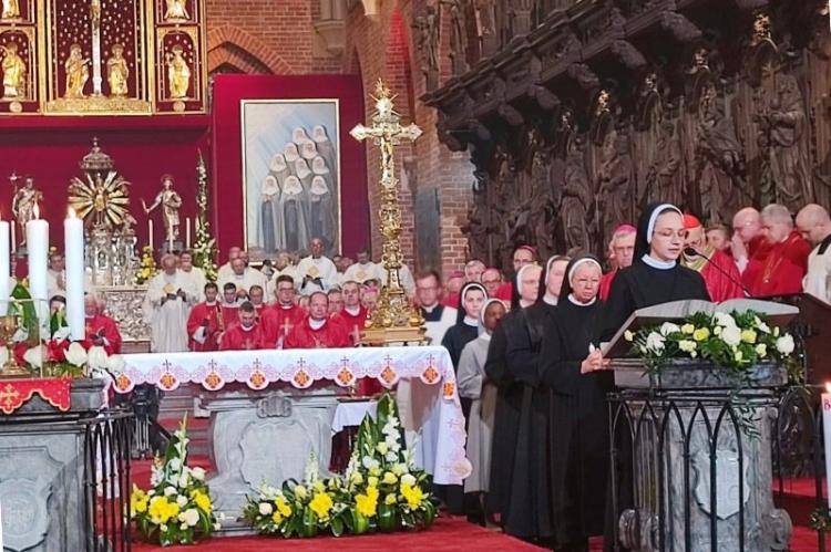 Beatificaron en Polonia a diez monjas mártires por defender su castidad Beatificaron en Polonia a diez monjas mártires por defender su castidad
