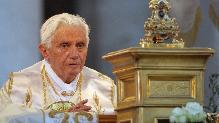 Benedicto XVI continúa estable y participó de la misa en su habitación Benedicto XVI continúa estable y participó de la misa en su habitación
