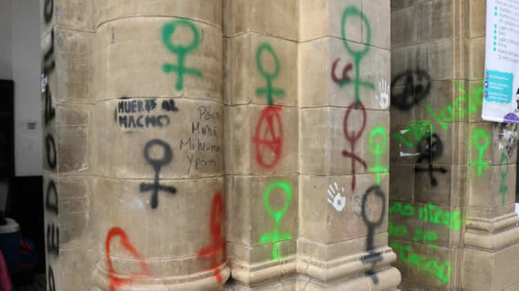 Bolivia: la Iglesia rechazó el vandalismo contra templos católicos en la marcha del 8M Bolivia: la Iglesia rechazó el vandalismo contra templos católicos en la marcha del 8M