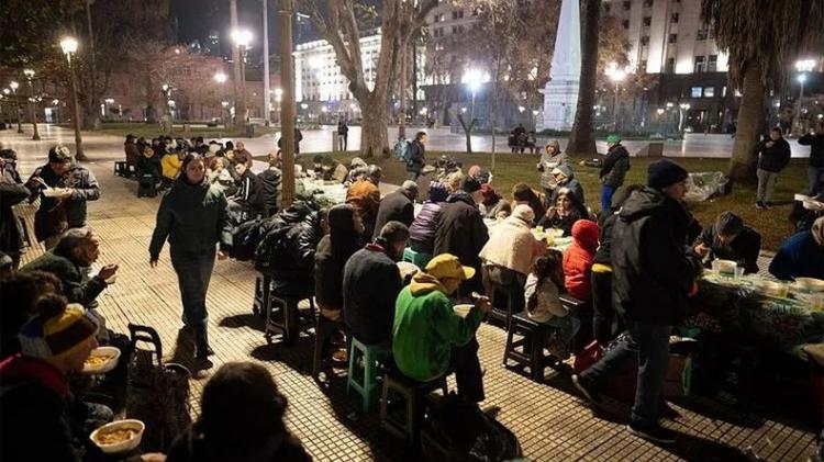 Buenos Aires: fiesta navideña con los vulnerables en Plaza de Mayo Buenos Aires: fiesta navideña con los vulnerables en Plaza de Mayo