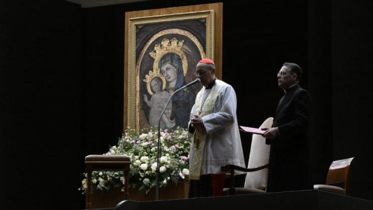 Card. Fernández: La oración por el Papa, un llamado a la esperanza por los sufrientes del mundo Card. Fernández: La oración por el Papa, un llamado a la esperanza por los sufrientes del mundo