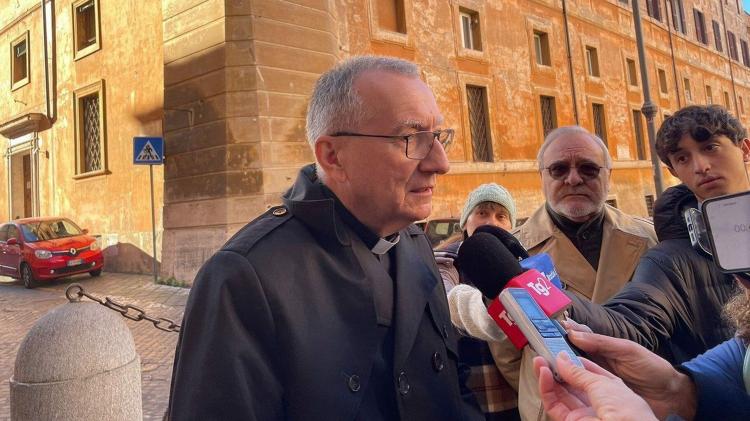 Card. Parolin: 'El Papa descansa pero está bien conectado con la Iglesia y los fieles' Card. Parolin: 'El Papa descansa pero está bien conectado con la Iglesia y los fieles'