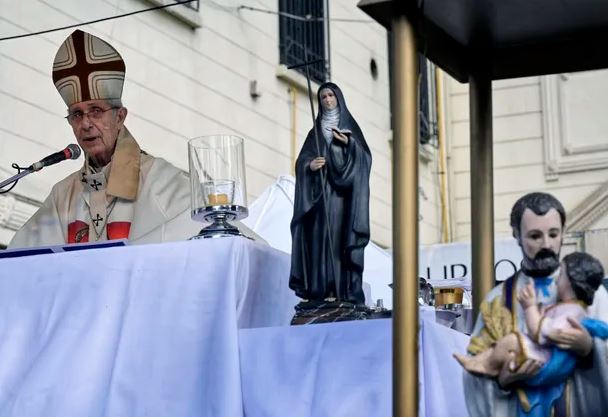 Card. Poli en san Cayetano: La inflación es asfixiante y genera miseria Card. Poli en san Cayetano: La inflación es asfixiante y genera miseria
