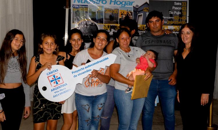 Cáritas entregó viviendas nuevas a 22 familias de Villa María Cáritas entregó viviendas nuevas a 22 familias de Villa María