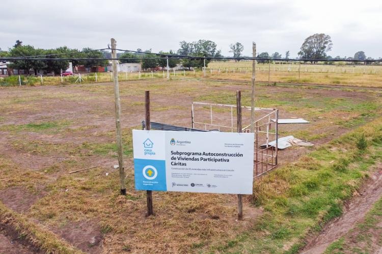 Caritas inició el proceso de construcción participativa de 25 viviendas en Lincoln Caritas inició el proceso de construcción participativa de 25 viviendas en Lincoln