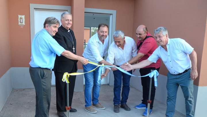 Cáritas 9 de Julio inauguró 25 viviendas en el barrio "Las Familias" de Lincoln Cáritas 9 de Julio inauguró 25 viviendas en el barrio "Las Familias" de Lincoln