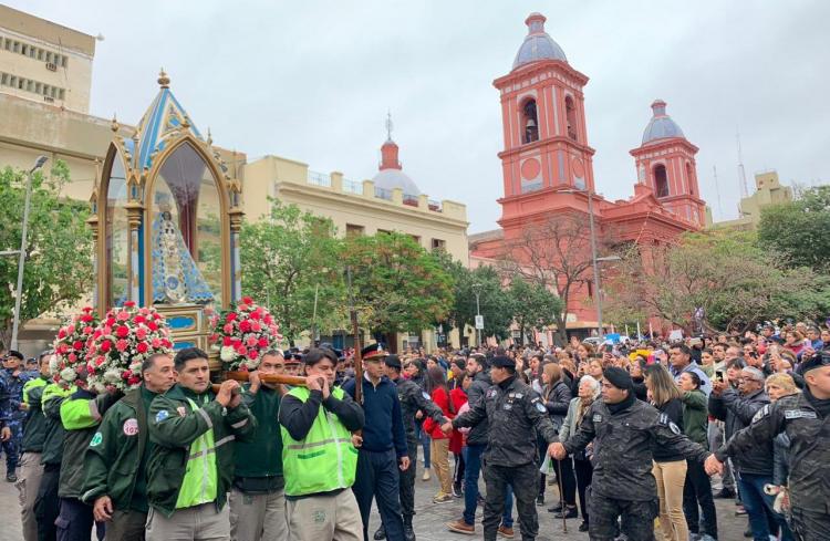 Catamarca vivió una emotiva fiesta de agradecimiento a la Madre del Valle Catamarca vivió una emotiva fiesta de agradecimiento a la Madre del Valle