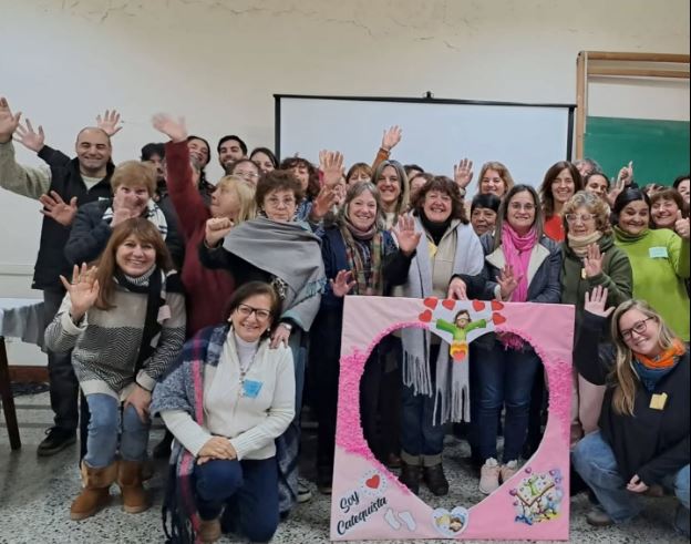 Catequistas en camino: un encuentro de fe y formación en Tres Arroyos Catequistas en camino: un encuentro de fe y formación en Tres Arroyos