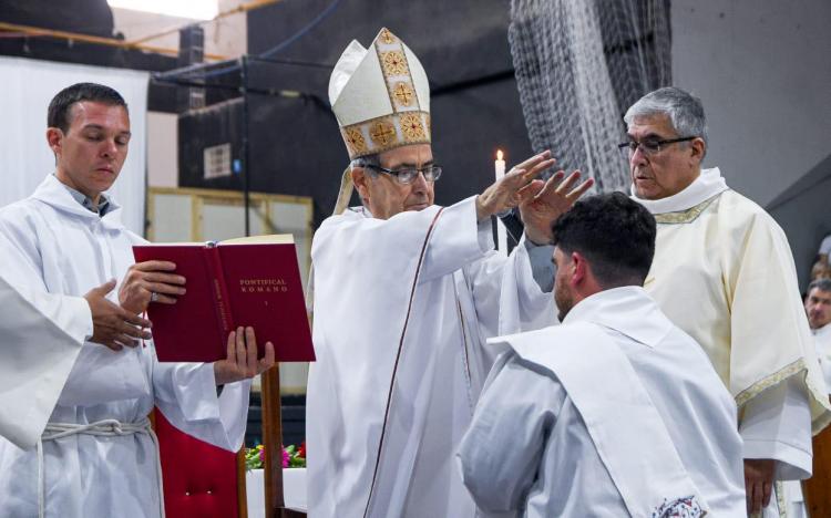 Primera ordenación sacerdotal en la historia de Puerto Madryn Primera ordenación sacerdotal en la historia de Puerto Madryn