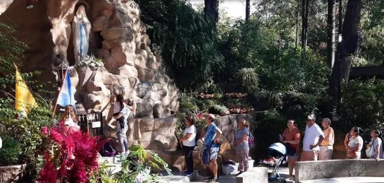 Cerca de 30.000 fieles celebraron en Alta Gracia a Nuestra Señora de Lourdes Cerca de 30.000 fieles celebraron en Alta Gracia a Nuestra Señora de Lourdes