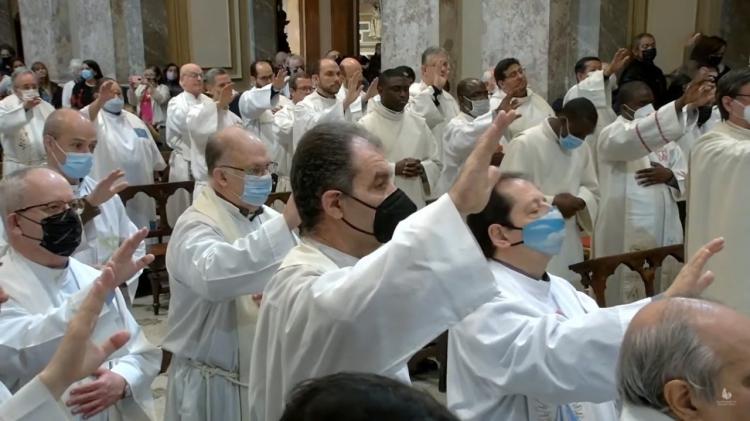 Cercanía y afecto de los sacerdotes de Buenos Aires con el cardenal Mario Poli Cercanía y afecto de los sacerdotes de Buenos Aires con el cardenal Mario Poli