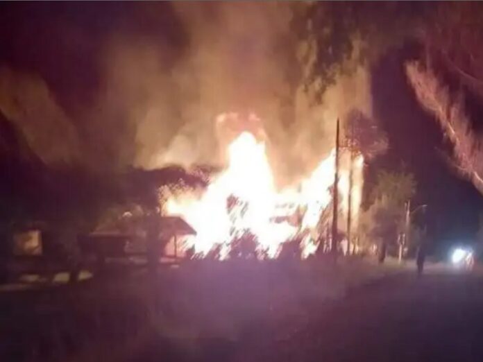 Chile: otra histórica iglesia incendiada en la Araucanía Chile: otra histórica iglesia incendiada en la Araucanía
