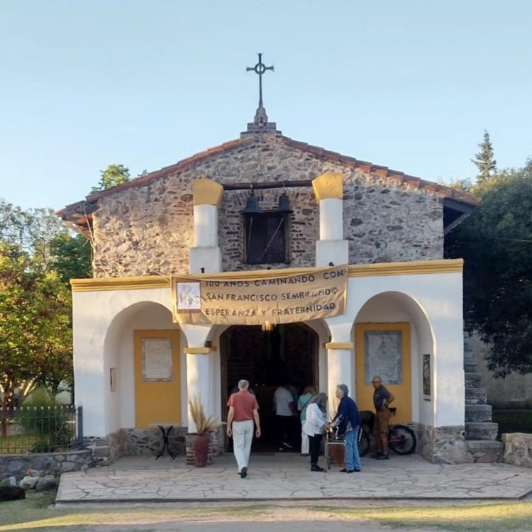 Cien años de presencia de los hermanos menores capuchinos en La Cumbre Cien años de presencia de los hermanos menores capuchinos en La Cumbre