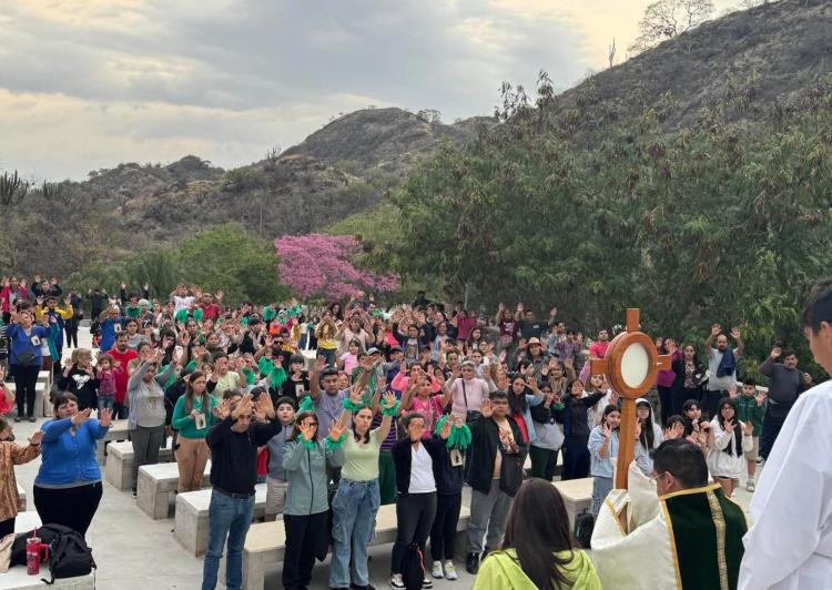 Cientos de niños participaron del 9° Encuentro Diocesano y Jubileo en Catamarca Cientos de niños participaron del 9° Encuentro Diocesano y Jubileo en Catamarca