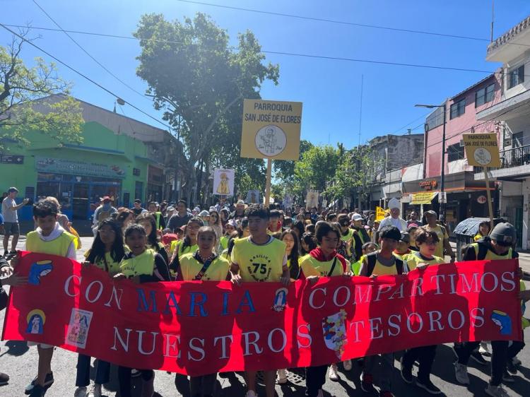 Cientos de niños recorrieron la Ciudad con el lema 'Con María, compartimos nuestros tesoros' Cientos de niños recorrieron la Ciudad con el lema 'Con María, compartimos nuestros tesoros'