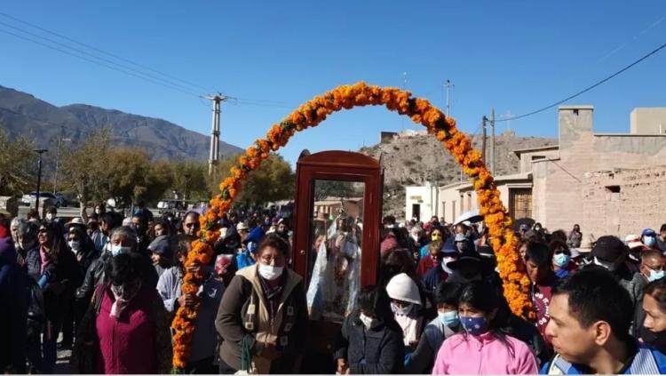 Cientos de peregrinos en el encuentro de la Virgen de Río Blanco y la de Punta Corral Cientos de peregrinos en el encuentro de la Virgen de Río Blanco y la de Punta Corral