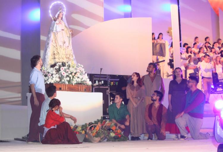 Con la bendición de frutos, Mendoza abrió la Fiesta Nacional de la Vendimia Con la bendición de frutos, Mendoza abrió la Fiesta Nacional de la Vendimia