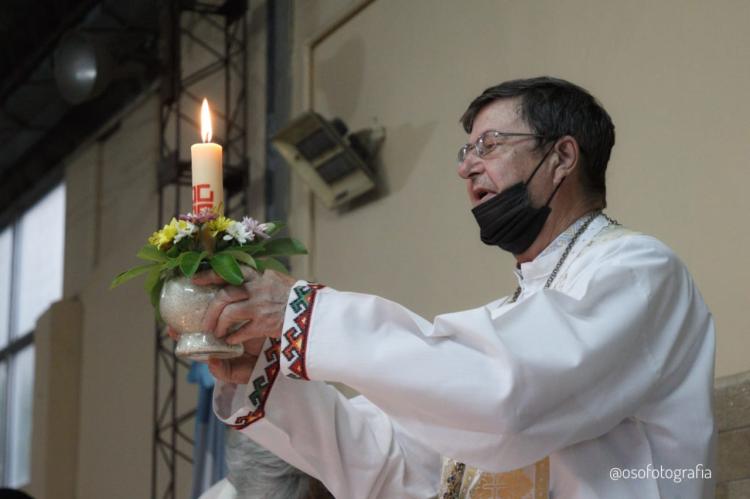 Con la Luz de la Paz de Belén, rezaron en San Isidro por los hermanos de Ucrania Con la Luz de la Paz de Belén, rezaron en San Isidro por los hermanos de Ucrania