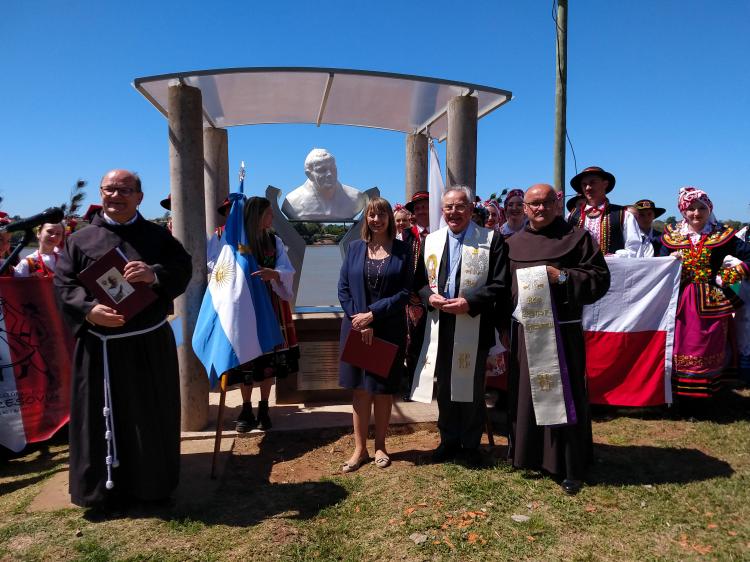 Concordia inauguró un monumento en honor de San Juan Pablo II Concordia inauguró un monumento en honor de San Juan Pablo II