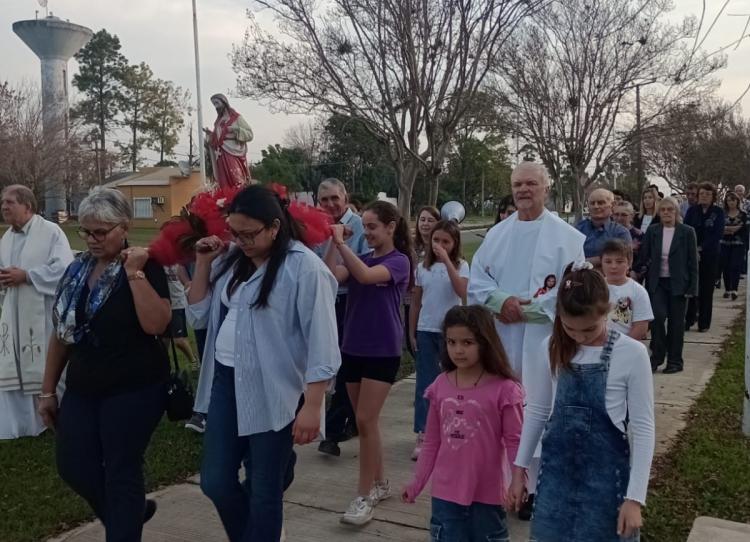 Concordia: las comunidades celebraron la solemnidad del Sagrado Corazón Concordia: las comunidades celebraron la solemnidad del Sagrado Corazón