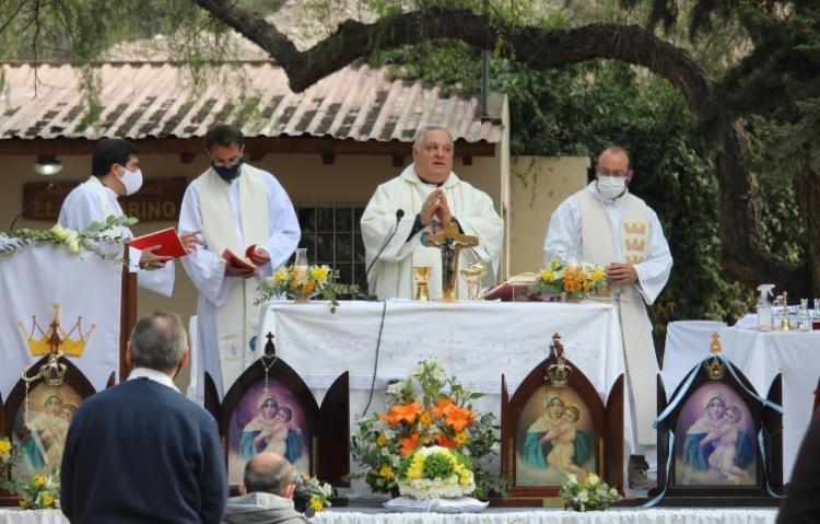 Coronación de la imagen de la Virgen de Schoenstatt en el santuario mendocino Coronación de la imagen de la Virgen de Schoenstatt en el santuario mendocino