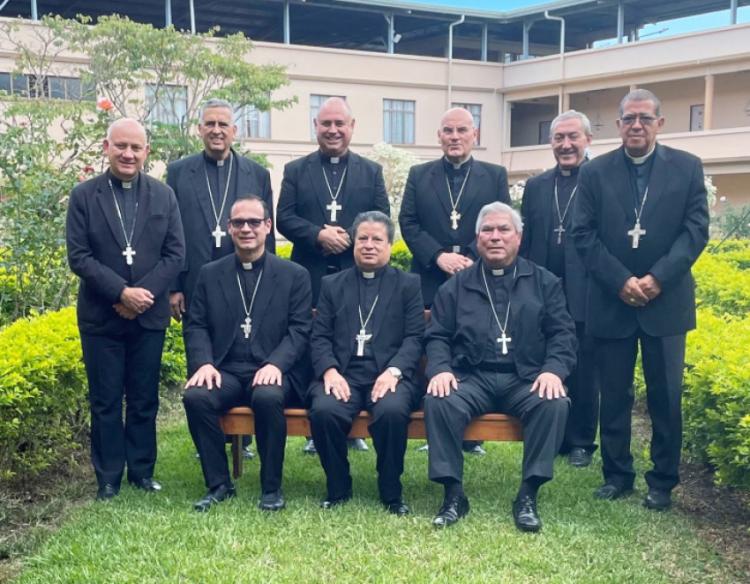Los obispos presentan al presidente electo los desafíos que debe enfrentar la sociedad Los obispos presentan al presidente electo los desafíos que debe enfrentar la sociedad