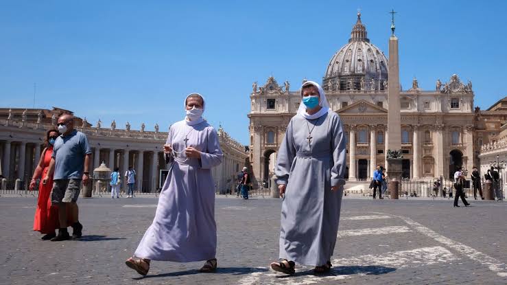 Covid: Suprimen la obligación del "pase verde" para entrar a las oficinas del Vaticano Covid: Suprimen la obligación del "pase verde" para entrar a las oficinas del Vaticano