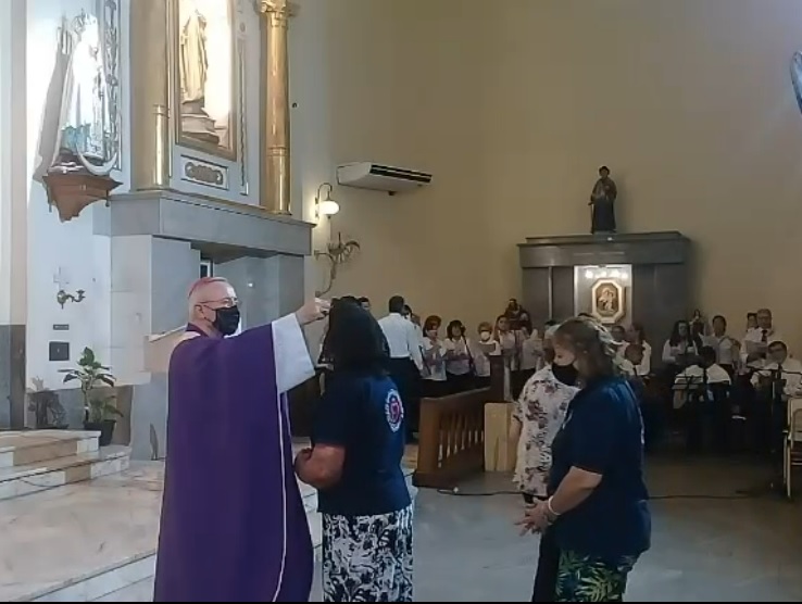 Cuaresma: Confiar en Dios y seguir a Cristo, dándonos a los demás Cuaresma: Confiar en Dios y seguir a Cristo, dándonos a los demás