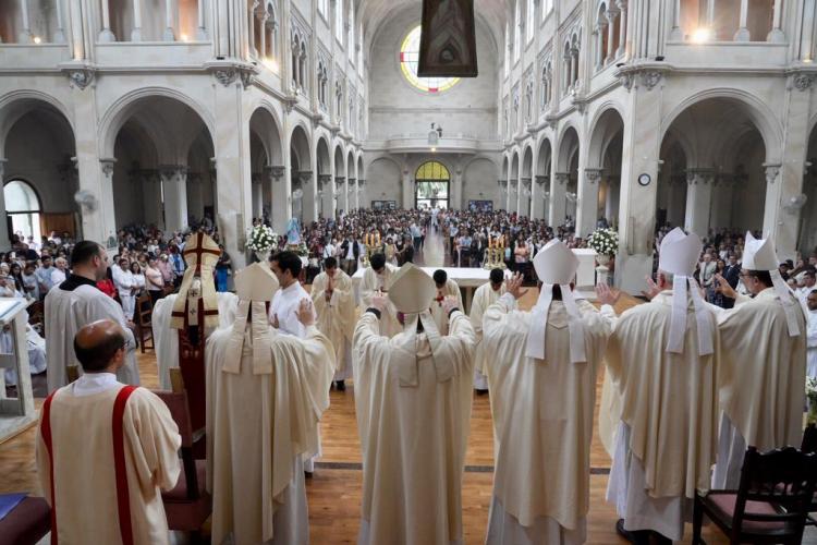 Cuatro jóvenes de Buenos Aires fueron ordenados sacerdotes Cuatro jóvenes de Buenos Aires fueron ordenados sacerdotes