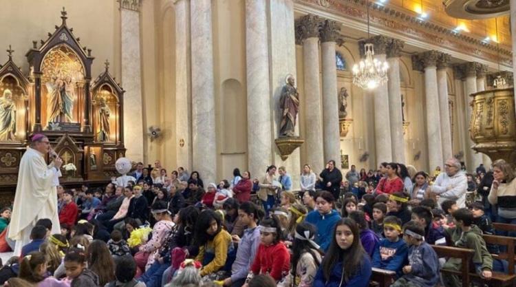 Cientos de niños en la Marcha por el Papa en Rosario Cientos de niños en la Marcha por el Papa en Rosario