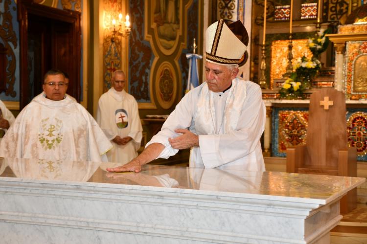 Dedicación del templo y consagración del altar en el santuario de Sampacho