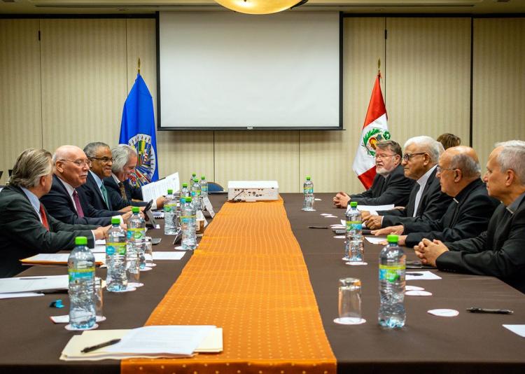 Delegación de la OEA se reunió con los obispos peruanos Delegación de la OEA se reunió con los obispos peruanos