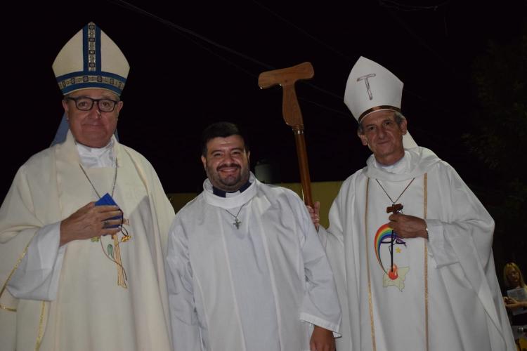 Diócesis hermanas: Un sacerdote rosarino tomó posesión de dos parroquias en Goya Diócesis hermanas: Un sacerdote rosarino tomó posesión de dos parroquias en Goya