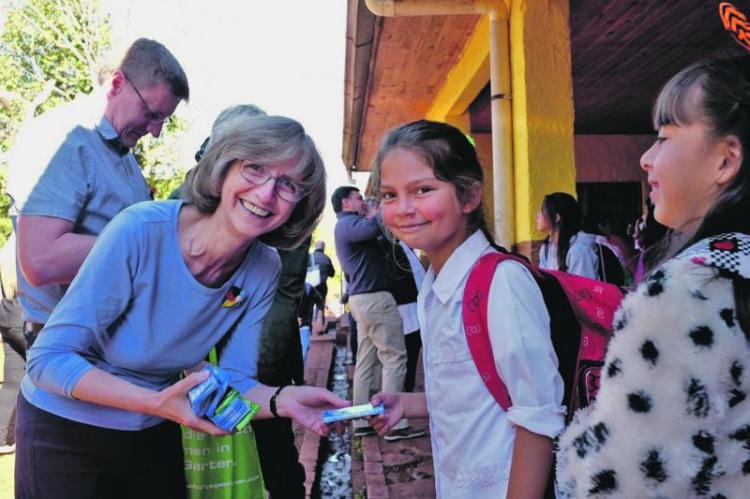 Distinguen a una representante de la hermandad entre Hamburgo e Iguazú Distinguen a una representante de la hermandad entre Hamburgo e Iguazú