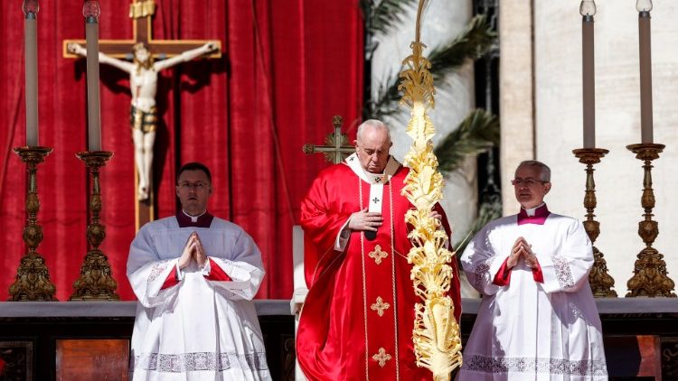 Domingo de Ramos: "Cristo es nuevamente crucificado en la locura de la guerra" Domingo de Ramos: "Cristo es nuevamente crucificado en la locura de la guerra"