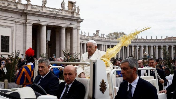 En el Domingo de Ramos, el Papa llamó a buscar a los "cristos abandonados" del mundo de hoy En el Domingo de Ramos, el Papa llamó a buscar a los "cristos abandonados" del mundo de hoy