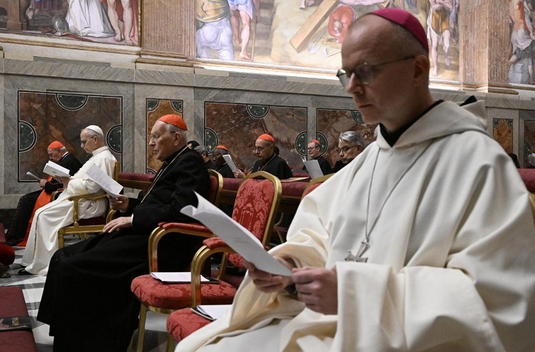 Retiro cuaresmal en el Vaticano: 'Dios no es un servicio de emergencia'