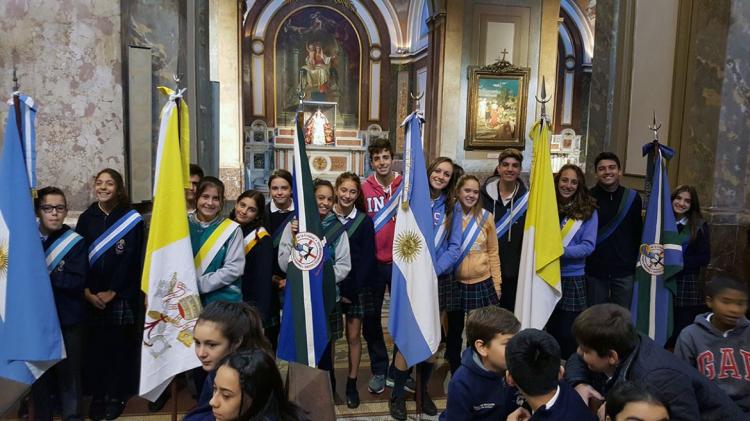 El 60% de los jóvenes que asisten a escuelas católicas se declaran católicos El 60% de los jóvenes que asisten a escuelas católicas se declaran católicos
