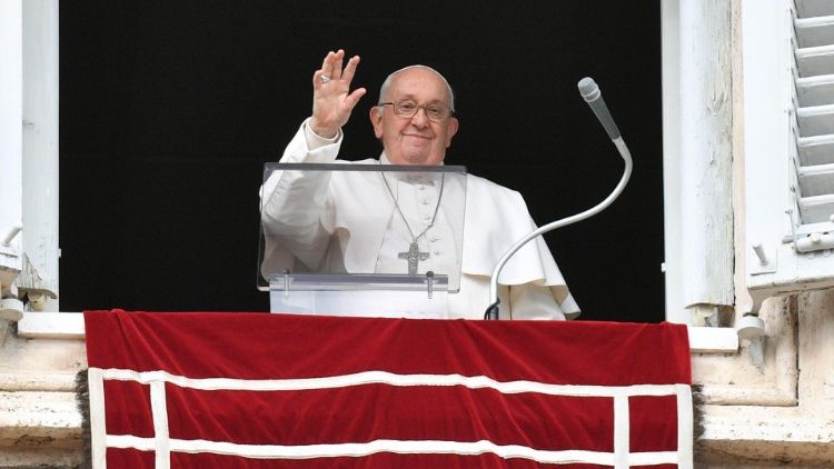 'El amor nunca sofoca, hace un lugar para el otro', afirma el Papa 'El amor nunca sofoca, hace un lugar para el otro', afirma el Papa