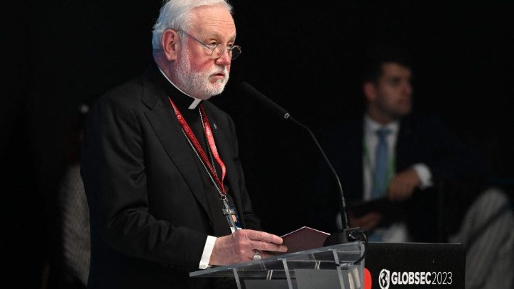 El arzobispo Gallagher destacó 'el valiente trabajo' del Papa por la paz