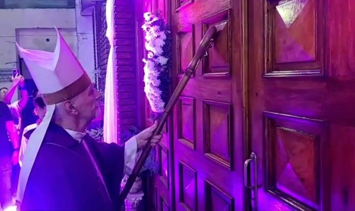 El Card. Bokalic realizó la apertura de un templo jubilar en La Banda El Card. Bokalic realizó la apertura de un templo jubilar en La Banda