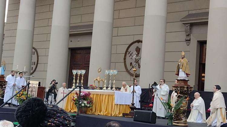 Card. Poli, en Corpus: 'Seamos una Iglesia de la Eucaristía, misionera y solidaria'