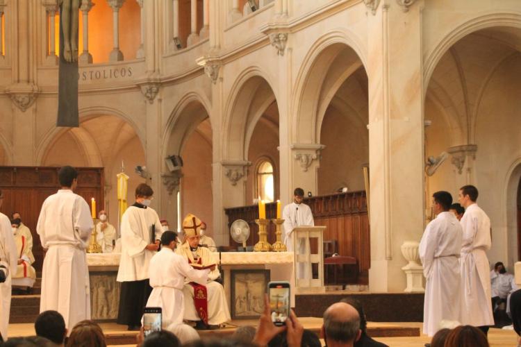 El Card. Poli ordenó cuatro diáconos camino al sacerdocio