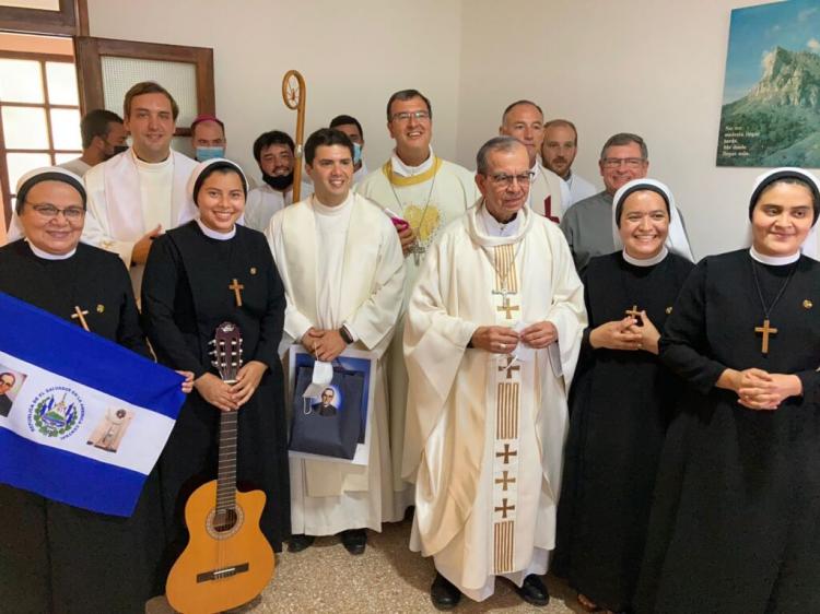 El Card. Rosa Chávez visitó Mar del Plata y valoró las huellas de Pironio y Romero El Card. Rosa Chávez visitó Mar del Plata y valoró las huellas de Pironio y Romero