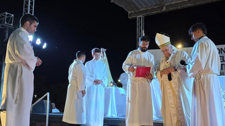 El Card. Rossi al nuevo diácono: 'El gesto de Cristo es servir'