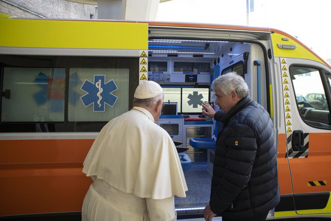 El Card. Krajewski viaja a Ucrania para entregar una ambulancia donada por el Papa El Card. Krajewski viaja a Ucrania para entregar una ambulancia donada por el Papa